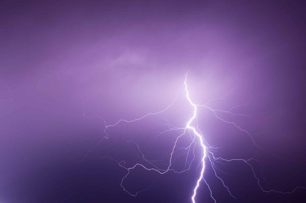 The Flash en action figure : le super-héros à la vitesse éclair.