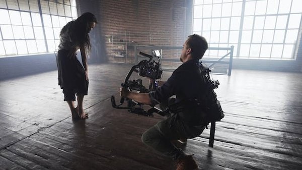 Comment organiser une série de balades guidées théâtralisées, racontant l'histoire de votre ville de manière immersive?